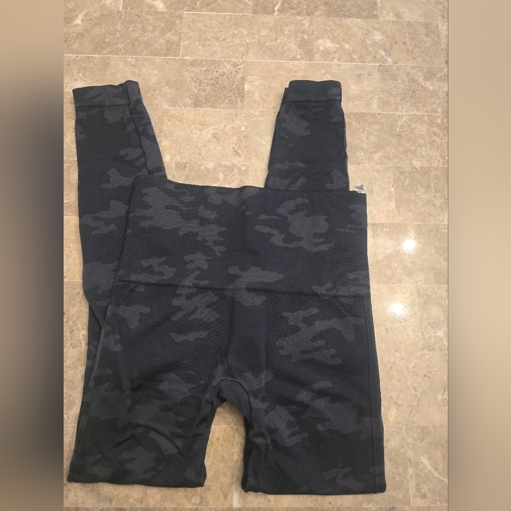 SPANX Black Camo Legging Sz S